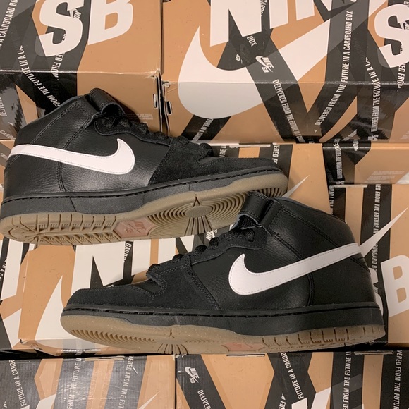 Nike SB Dunk Mid Black Gum Sz 9.5 SUPER RARE ๐ฅ - Picture 2 of 4